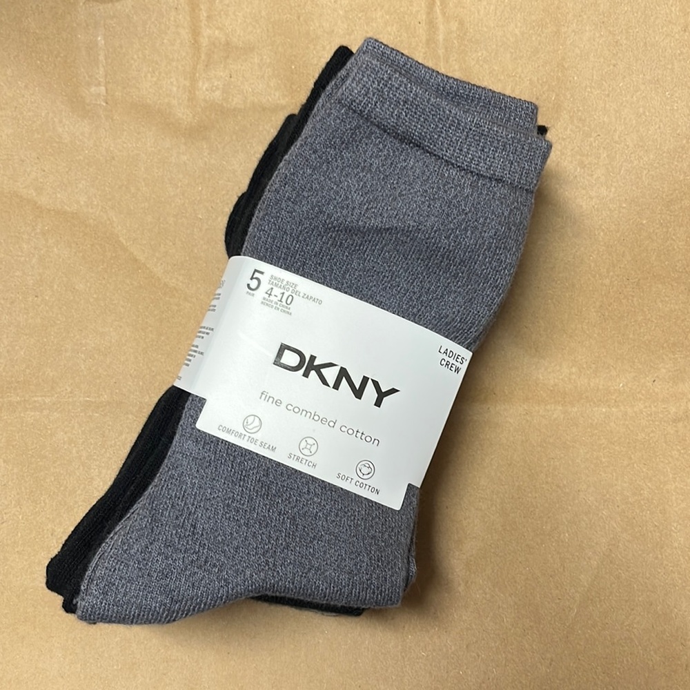 NWT DKNY 5 pairs of socks